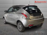 Usata Lancia Ypsilon Gold 69 CV (50 kW) 2022 Grigio scuro Utilitaria