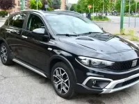 Usata Fiat Tipo Cross 131 CV (96 kW) 2022 Nero vulcano Berlina