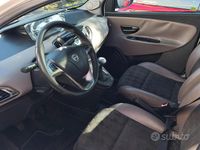 Usata Lancia Ypsilon 95 CV (69 kW) 2015 Bianco Utilitaria