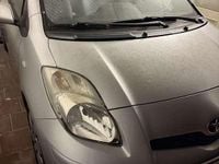 Usata Toyota Yaris 90 CV (66 kW) 2010 Grigio Utilitaria