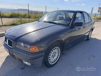 Usata BMW 318 116 CV (85 kW) 1993 Nero Berlina