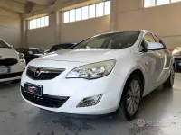 Usata Opel Astra Cosmo 140 CV (102 kW) 2010 Bianco Berlina