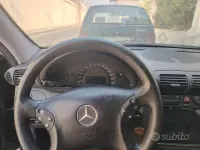 Usata Mercedes C220 150 CV (110 kW) 2005 Nero Berlina