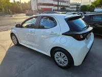 Usata Toyota Yaris Hybrid Active 92 CV (67 kW) 2025 Bianco Berlina