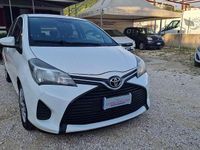 Usata Toyota Yaris Lounge 69 CV (50 kW) 2016 Bianco Berlina
