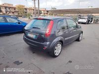 Usata Ford Fiesta 68 CV (50 kW) 2006 Grigio Utilitaria