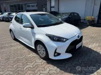 Gebraucht Toyota Yaris Hybrid Business Edition 92 PS (67 kW) 2022 Weiß Limousine