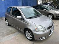 Usado Toyota Yaris Sport 106 CV (77 kW) 2002 Gris Berlina