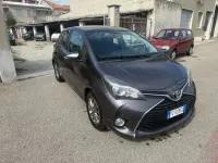 Usata Toyota Yaris Lounge 90 CV (66 kW) 2016 Grigio Berlina