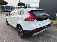 Usata Volvo V40 Business Edition 120 CV (88 kW) 2018 Bianco Utilitaria