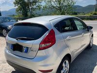Usata Ford Fiesta 80 CV (58 kW) 2010 Grigio Utilitaria