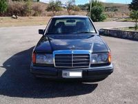 Usata Mercedes E250 126 CV (92 kW) 1992 Nero Berlina