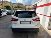 Usata Nissan Qashqai Tekna 116 CV (85 kW) 2016 Bianco SUV