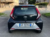 Usata Toyota Aygo Connect Style 72 CV (52 kW) 2020 Nero Utilitaria