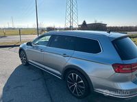Usata VW Passat 190 CV (139 kW) 2019 Grigio Station wagon