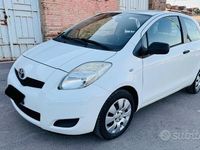 Usata Toyota Yaris 69 CV (50 kW) 2010 Bianco Utilitaria