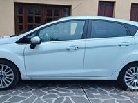 Usata Ford Fiesta 75 CV (55 kW) 2015 Bianco Utilitaria