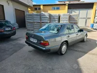 Usata Mercedes E300 220 CV (161 kW) 1990 Grigio Berlina