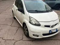 Usata Toyota Aygo 68 CV (50 kW) 2011 Bianco Utilitaria