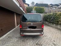 Usata VW Caravelle 150 CV (110 kW) 2015 Marrone Monovolume
