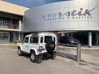 Usata Land Rover Defender 122 CV (89 kW) 2012 Bianco pastello Utilitaria