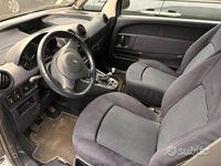 Usata Peugeot 1007 88 CV (64 kW) 2005 Grigio Monovolume