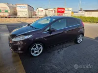 Usata Ford Fiesta 97 CV (71 kW) 2010 Rosso Berlina