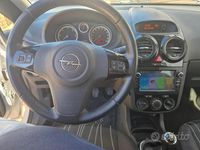 Usata Opel Corsa Edition 75 CV (55 kW) 2011 Bianco Utilitaria