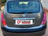 Usado Lancia Ypsilon 70 HP (51 kW) 2006 Cinzento Citadino