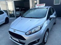 Usata Ford Fiesta 75 CV (55 kW) 2016 Gray Berlina