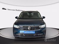 Usata VW Tiguan Life 320 CV (235 kW) 2023 Nightshade metalizzato blu SUV