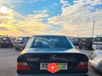 Usata Mercedes E200 122 CV (89 kW) 1991 Blu Berlina