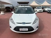 Usata Ford Fiesta Titanium 92 CV (67 kW) 2010 Bianco Berlina