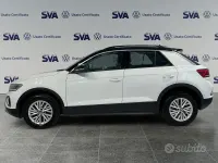 Usata VW T-Roc Life 110 CV (80 kW) 2023 Pure white / tetto nero pastel SUV