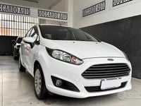Usata Ford Fiesta Titanium 75 CV (55 kW) 2014 Bianco Utilitaria