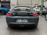 Usata Porsche 718 Cayman 300 CV (220 kW) 2018 Grigio Coupé