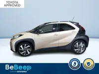 Usata Toyota Aygo X Lounge 72 CV (52 kW) 2023 Oro metallizzato SUV
