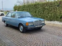 Usata Mercedes 200 109 CV (80 kW) 1981 Blu Berlina