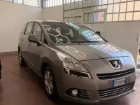 Usata Peugeot 5008 112 CV (82 kW) 2011 Marrone Monovolume