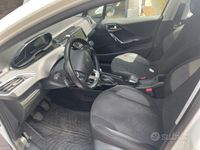 Usata Peugeot 2008 Active 110 CV (80 kW) 2019 Bianco SUV