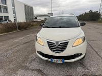 Usata Lancia Ypsilon Gold 85 CV (62 kW) 2014 Bianco Utilitaria