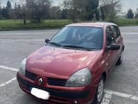 Käytetty Renault Clio II Authentique 58 HP (42 kW) 2004 Sedan