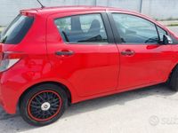 Usata Toyota Yaris 65 CV (47 kW) 2012 Rosso Utilitaria