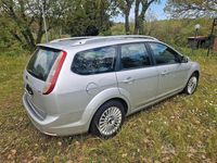 Begagnad Ford Focus Titanium 109 HK (80 kW) 2011 Grå Kombi