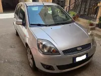 Usata Ford Fiesta Titanium 68 CV (50 kW) 2005 Grigio Utilitaria