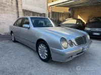 Usata Mercedes E270 Classic 150 CV (110 kW) 2002 Grigio Berlina