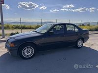 Usata BMW 318 116 CV (85 kW) 1993 Nero Berlina