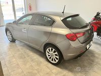 Usata Alfa Romeo Giulietta Distinctive 120 CV (88 kW) 2016 Grigio Utilitaria