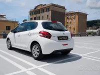Usata Peugeot 208 Active 102 CV (75 kW) 2019 Bianco Utilitaria