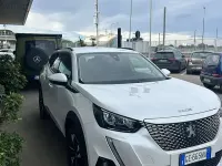 Usata Peugeot e-2008 Allure 56 kW (77 CV) 2021 Bianco SUV